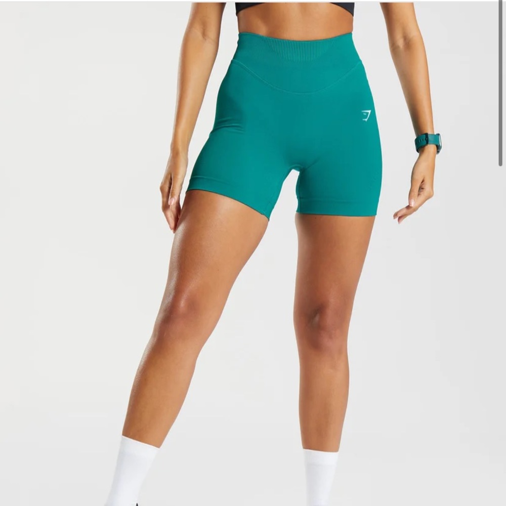 Size Medium. Gymshark sweat seamless sculpt shorts.
